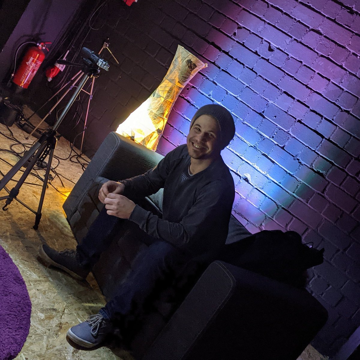 Überraschung! Unser Podcast ist zurück aus der Winterpause! Jetzt auf allen Kanälen, wo es Podcast gibt.

open.spotify.com/episode/0WzVu6…

podcast.de/episode/528526…

#imsüdennichtsneues