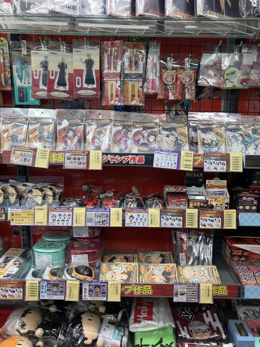 アニメイト横須賀 グッズ入荷情報 ハイキュー トラベルステッカー 木製スタンド 缶バッジコレクション ラバーリールキーホルダー ケーブルポーチ 入荷しましたスカ ハイキュー