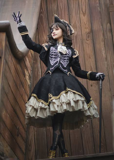 pix Jessica Pirate Aesthetic Outfit elli duke elligos twitter