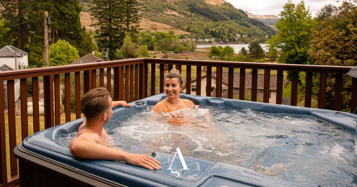 ArgyllHolidays's tweet photo. COMPETITION TIME // LAST CHANCE

Happy Friday - We’re giving away a break in a luxury Hot Tub Lodge at Drimsynie Estate.

Follow, Retweet &amp; tell us who you'd bring!

Winner announced Sun (31st Jan). https://t.co/MWFSYYbBgD