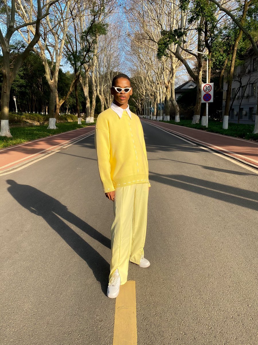 geegee_straus's tweet photo. Yellow, it’s me?📞 💡 https://t.co/2FZ71GzbyE