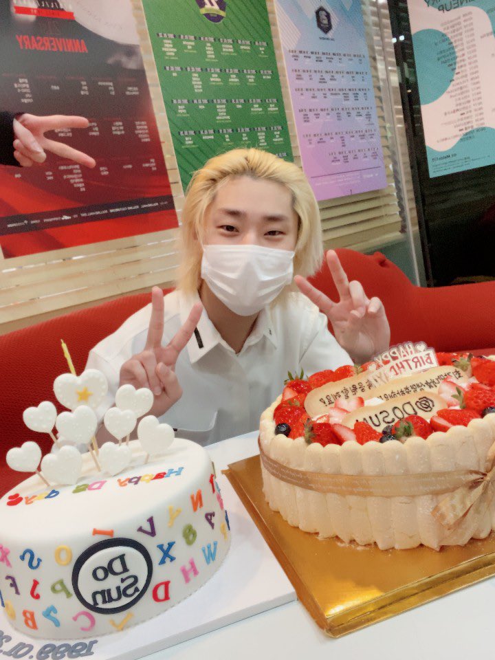 dcoy_official's tweet photo. [#도선] 여러분 ~ 너무너무 고맙고 소중한 디유덕분에 태어난것에 대해 기쁘다는 생각을 하게되었어요~ ㅎㅎ  
모두 태어나줘서 제가더 고마워요!!!

#DCOY #디코이 #DOSUN #HAPPYDOSUNDAY #HBD https://t.co/oZvrGkrPFq