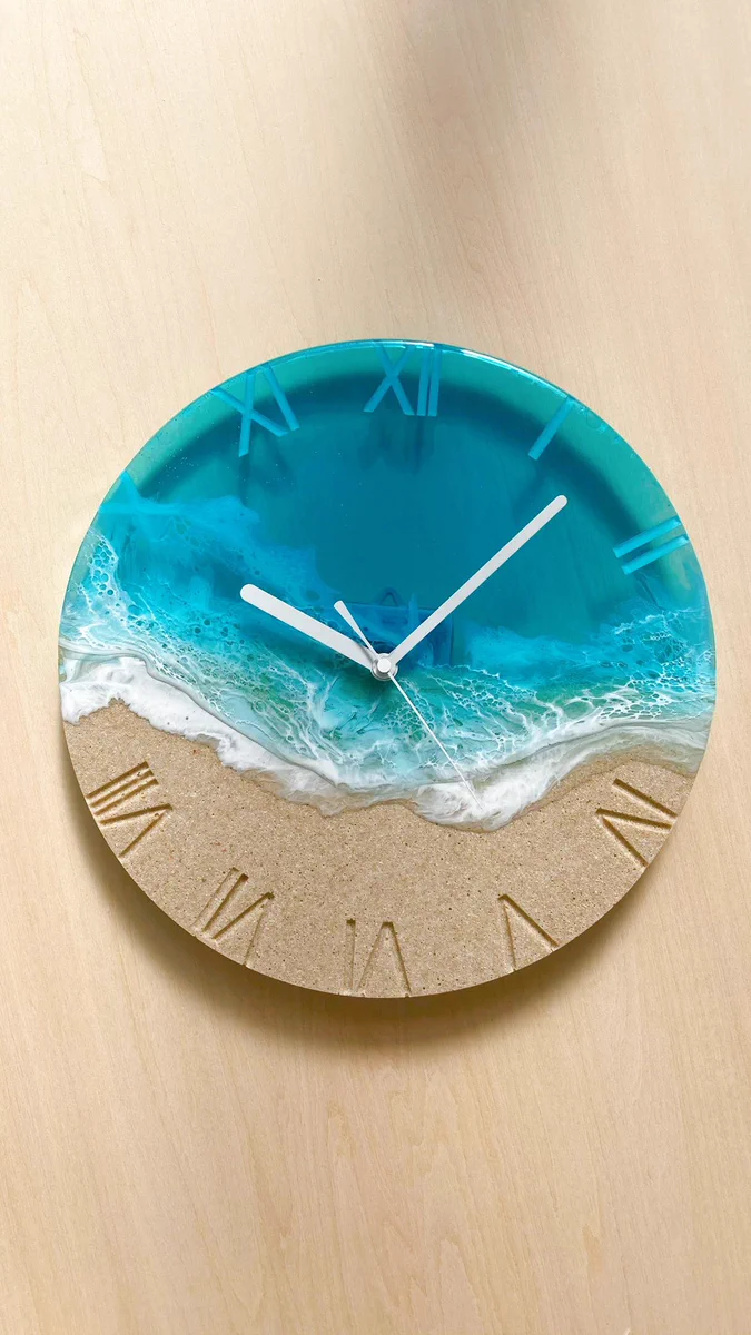 とってもきれいなレジンアート。「Turquoise Ocean Clock」