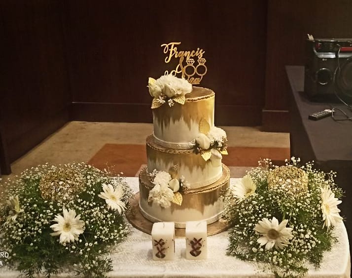 ProductionsLook's tweet image. Church decorated with golden drapes and white sun flowers..

A holy place where our couple's said "I do" to each other..

Contact@9804747377 for bookings.

Visit: stagelookproductions.com

#themewedding #weddingphotography #weddinginspiration #themeweddings #weddingplanner