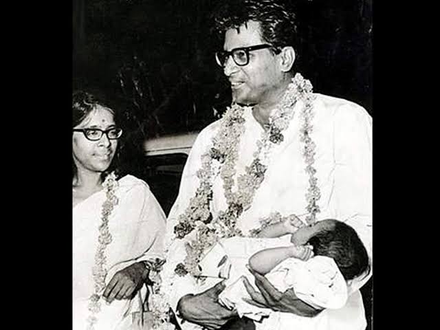 Homage to BharataRatna deserving legend #GeorgeFernandes on his Smaran Divas. #MyHeroThe Socialist Crusader, Who Left His Family For One Cause, Fight Against  @INCIndia and  @cpimspeakThe MAN Who Flew Sukhoi at his 70s.The MAN Who Visited Siachen Thrice To Be With Soldier's