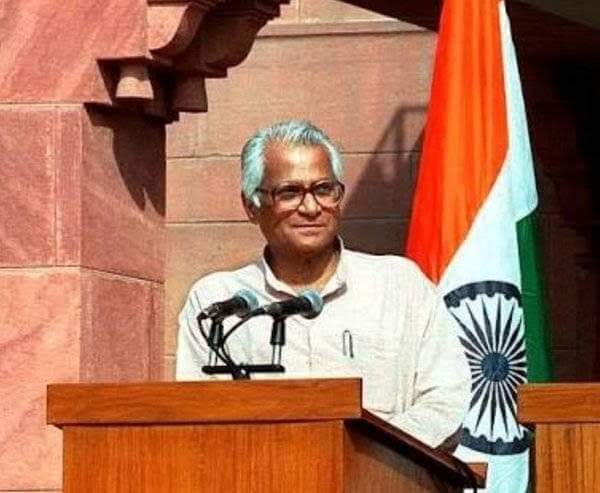 The MAN Whose Image Was Tarnished, Repeatedly HoundedBy Terrorists from Congress and Presstitutes For Being HONEST.The FEARLESS Defence Minister, Who Possessed Nothing Except 3 Pairs of Jubba, Pyjama.The Man, Remembered Nothing When He Passed Away On This Day 2 Years Ago,