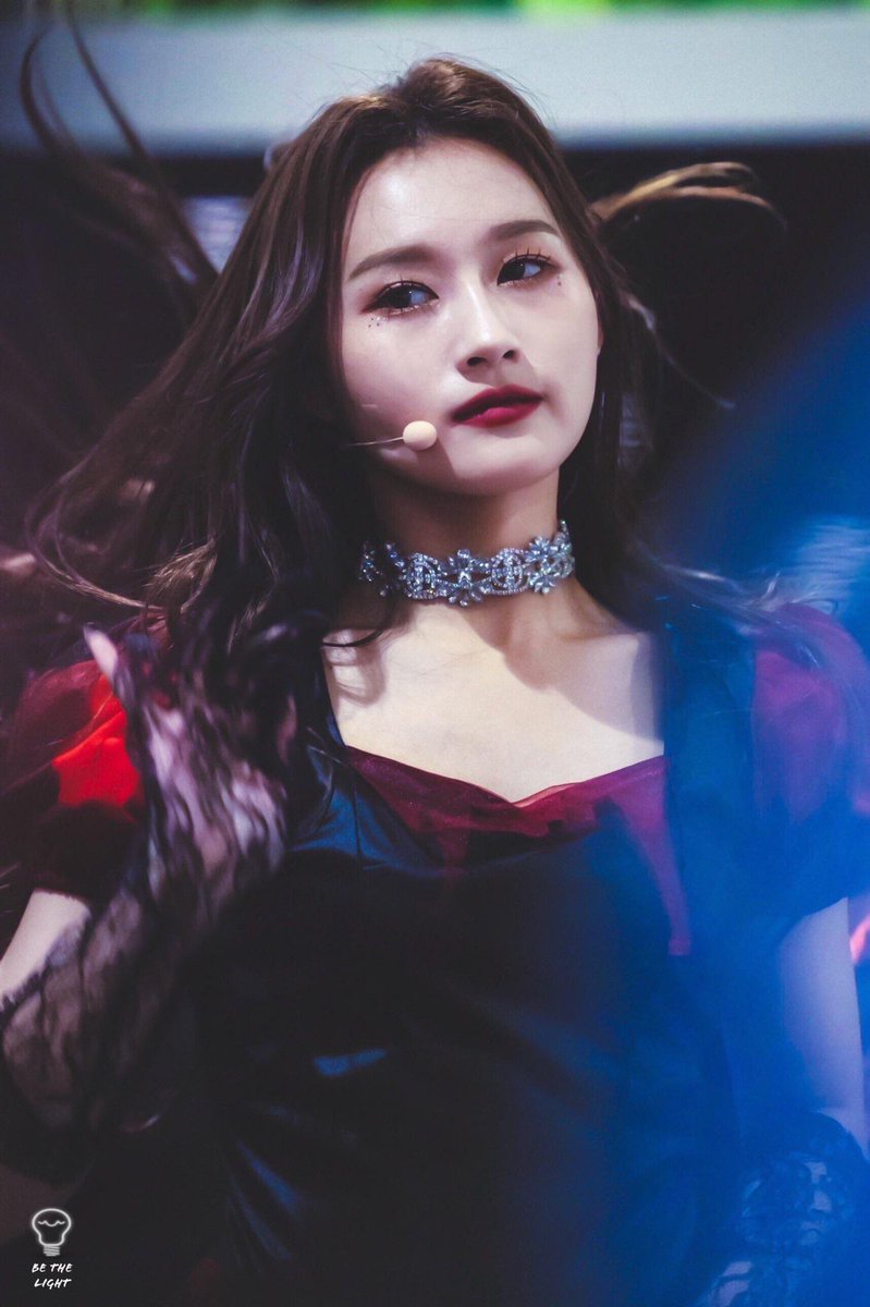 a short thread of siyeon with chokers for science purposes