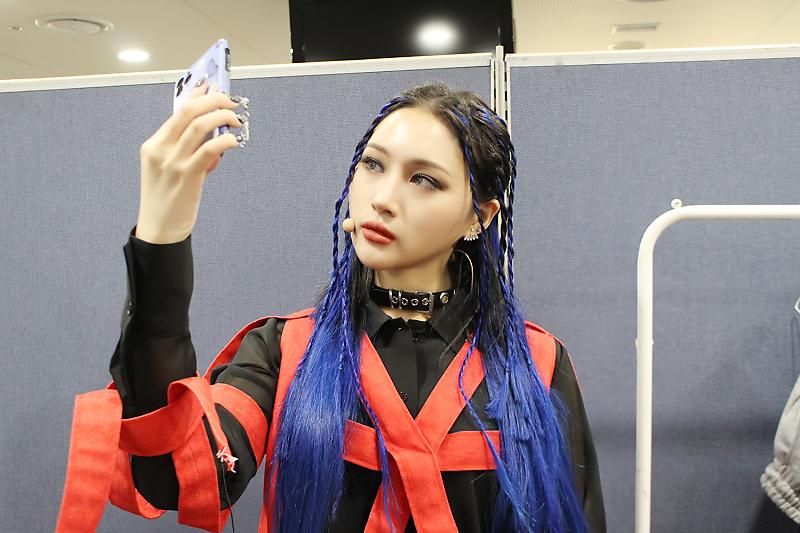 a short thread of siyeon with chokers for science purposes