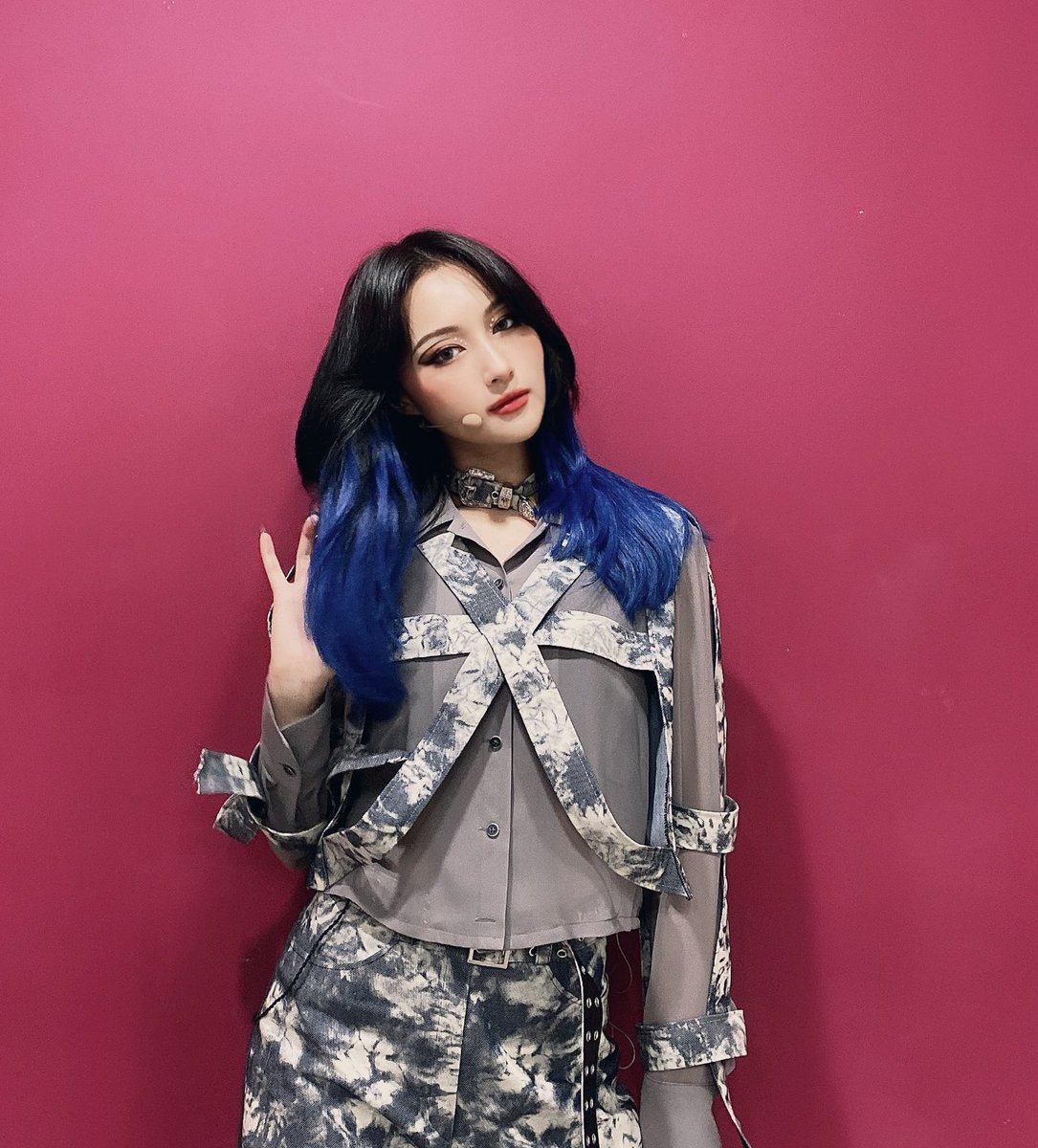 a short thread of siyeon with chokers for science purposes