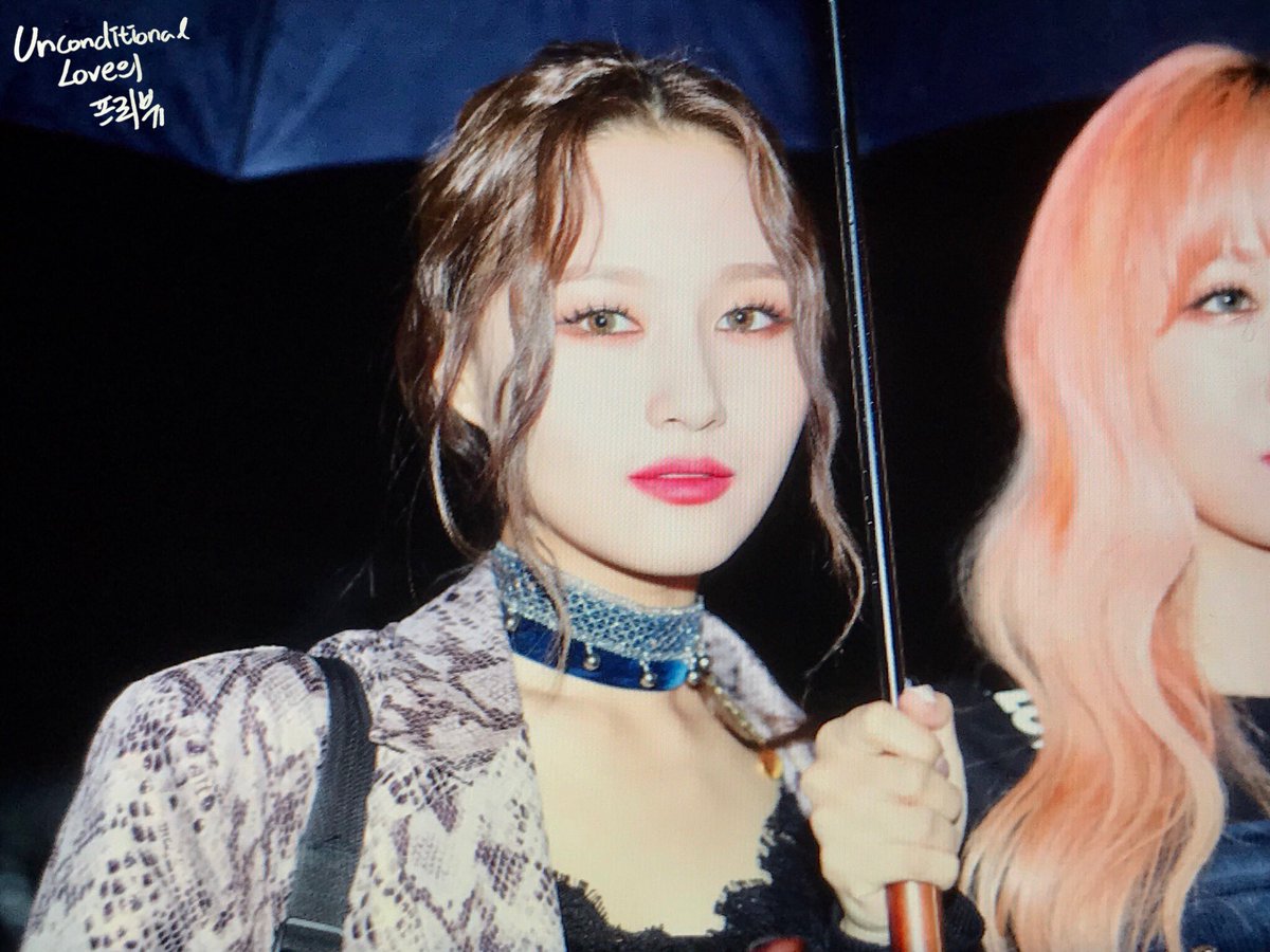 a short thread of siyeon with chokers for science purposes