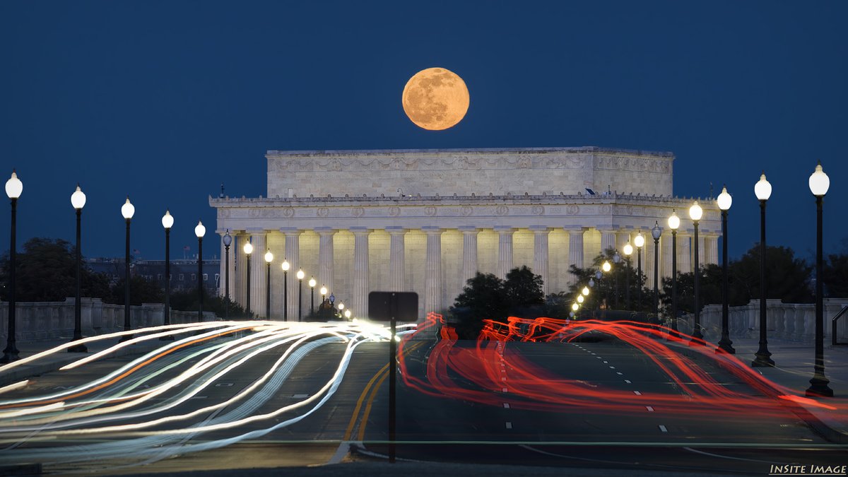 Tonight's Full Moon (Wolf Moon) rising over the Lincoln Memorial. Blended the sky with a LE from the same spot once the bridge lights came on!

#wolfmoon #wolfmoon2021 #fullmoon #lincolnmemorial #nationalmall #NikonNoFilter <a href="/capitalweather/">Capital Weather Gang</a> <a href="/spann/">James Spann</a> #stormhour #thephotohour #IGDC