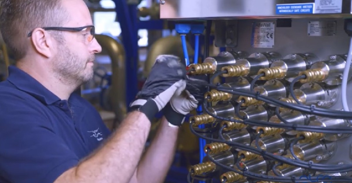 Alfa_Laval's tweet photo. Learn how to replace a UV lamp from the #alfalaval ballast water treatment reactor and install a new one on the how-to video here:
https://t.co/ohmrKoLFd5
#pureballast3 #freedomtosail #greece #letstalkballast #ballasttreatment #maritime https://t.co/Lerv31XRha