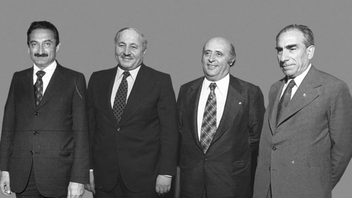 Efe_CumhurFatma's tweet photo. #ZkusagiBilmez 
40 yıl birbirlerine rakip oldular,bir kez bile hakaret ederek siyaset yapmadılar...
Beyefendilik vardı,devlet adamlığı vardı,saygı vardı.
Ülkenin espirisi vardı.
Bunlar geldi,herşey kayboldu!! https://t.co/ai69q5PTej
