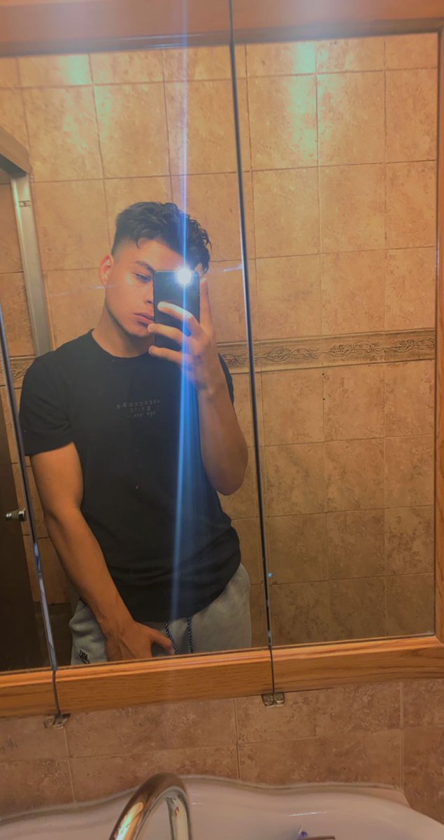 Edgarizzlemaniz's tweet photo. American boy📸 https://t.co/Dm9h2BUcZL