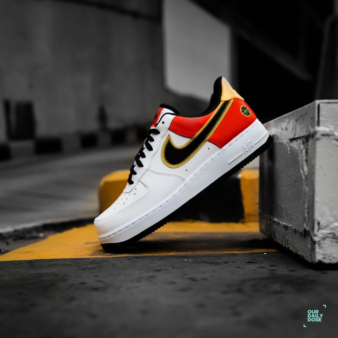 ourdailydoseid's tweet photo. Paying tribute to the Roswell Rayguns, Nike's time-traveling all-star team, it features retro Raygun colors, embroidered accents, &amp; other hip details that will return you to 1975.

Available in our stores &amp; https://t.co/8XrbvUuxvA

#OurDailyDoseID #AirForce1 #AF1 #RoswellRayguns https://t.co/EZZVo9Cjr9
