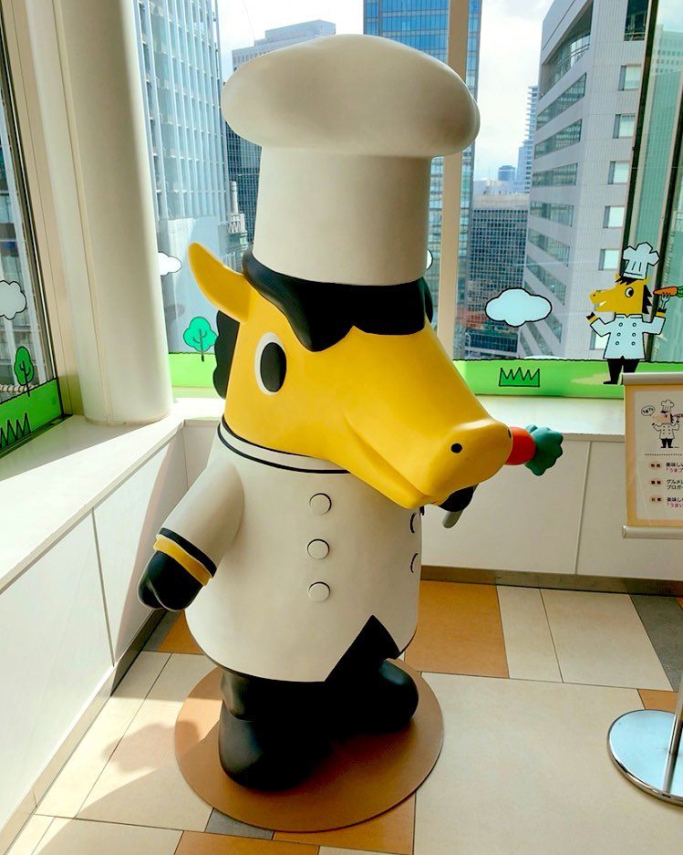 大吉先生 うまたん 初めて出会いました 梅田大丸うまいものプラザのオリジナルキャラクター うまたん 今日は天気が良かったので 梅田大丸の太陽の広場に行きました 眺めが好きだったんですが ビルが建ち並んで景色を塞いじゃっていたので