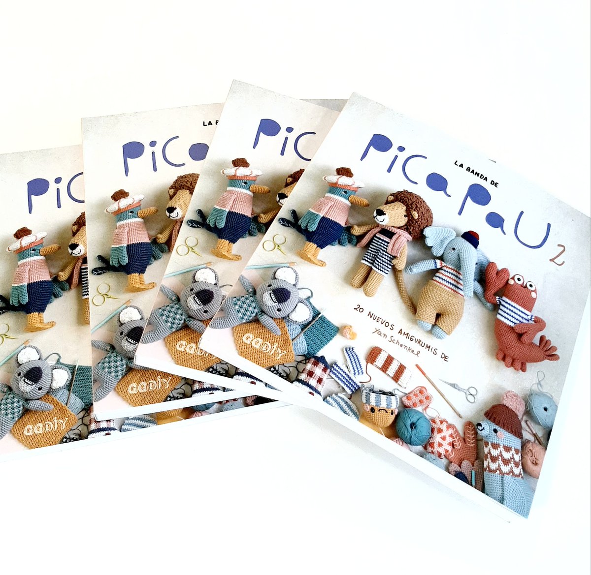 zigzagmerceria's tweet photo. Hoy os tenemos presentes a vosotr@s,seguidor@s de @picapauyan!!
Si queréis seguir #tejiendo nuevos integrantes de la banda de #muñecos de #crochet más famosa del mundo, os esperamos con este libro de #patrones! #amigurumilove #amigurumiaddict 
#amigurumipatterns #amigurumitoys https://t.co/nKJkmAx27X