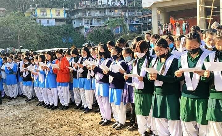 MyGovArunachal's tweet photo. A #RoadSafetyAwarenessProgram was observed at Khonsa recently as part of #NationalRoadSafetyMonth by Dept. of Transport along with Tirap Dist Admin & Police Dept. The program commenced with a Pledge on Road Safety followed by Women's Bike Rally flagged off by Tirap SP Kardak Riba https://t.co/lUfytmuIjN