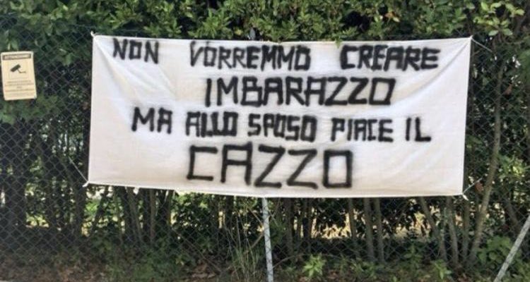justHLZLN's tweet photo. noi dopo che vediamo l’articolo sulla notizia del matrimonio tra H e O : https://t.co/sjhyYscCFl