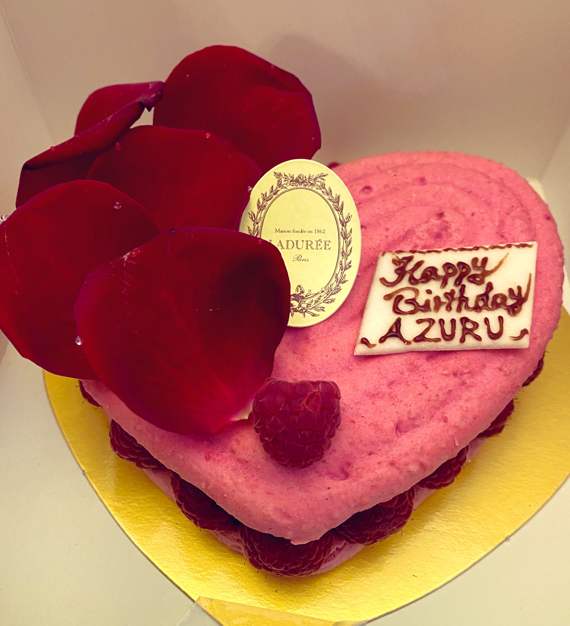 小林梓 少し早い誕生日祝いしてもらいました٩ ๑ ᴗ ๑ ۶ ラデュレのケーキ可愛い Laduree ラデュレ イスパハン ショコラマカロン T Co Rwvda4jzrr Twitter