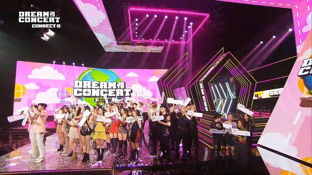 wheemoring's tweet photo. Mamamoo's vocals: 📈📈📈

Mamamoo's height https://t.co/h2iFoZPaKM
