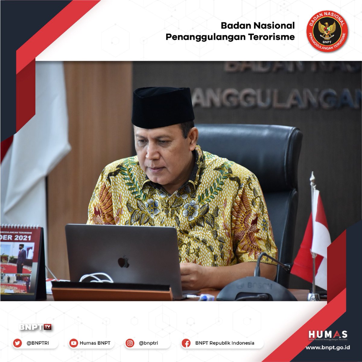BNPTRI's tweet photo. #SobatDamai, 
Kepala BNPT Komjen Pol. Dr. Boy Rafli Amar, M.H., menghadiri “Kenduri Perdamaian” secara daring, yang diselenggarakan oleh AMAN Indonesia dan Working Group on Women and CVE (WGWC) pada Jum’at (29/1/2021). Kegiatan ini sebagai upaya sosialisasi Perpres RAN PE.#RANPE https://t.co/QkZnBYDBOY