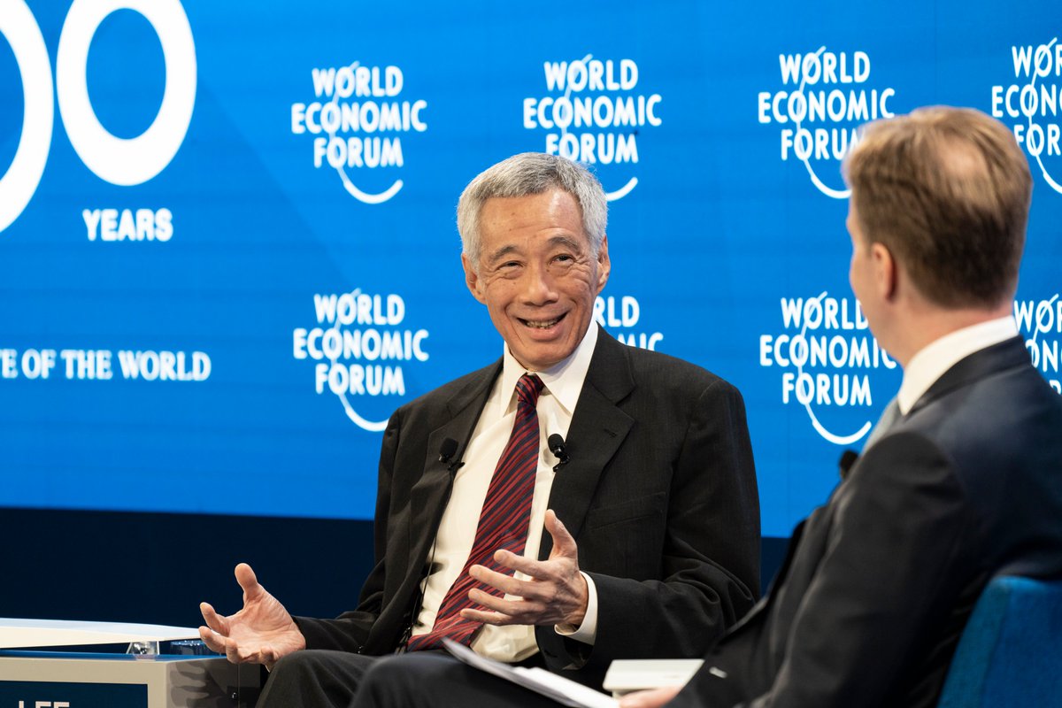 beatricedicaro's tweet photo. It's the final day of @wef's #DavosAgenda! Today's programme includes Special Addresses from @leehsienloong and @sugawitter with @ProfKlausSchwab and @borgebrende #DavosAgenda @govsingapore ＠kantei @MofaJapan_jp 

https://t.co/IVwA11s9j7 https://t.co/3fkKrAq51z