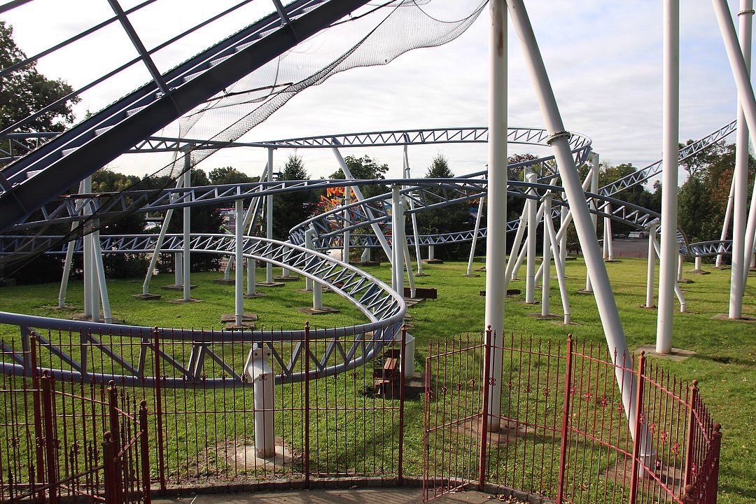 RidesAmusement's tweet photo. Family Coaster by Zierer available for sale! (preowned)⁣⁣
⁣⁣
Track Length: 383m⁣⁣
Max. speed: 57km/h⁣⁣
Hourly Capacity: 880 people⁣⁣
⁣⁣
Inquiries: inquiry@amusement-rides.com

More details: https://t.co/v98YGhzv8t https://t.co/sK6k82xjvk
