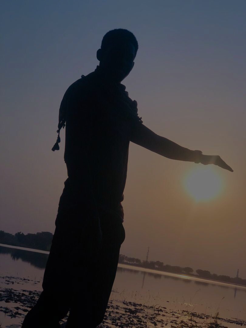 m_rawbieu's tweet photo. #silhouettechallange
What I thought the challenge was all about. 🥺🤧 https://t.co/rWcld0KCfx