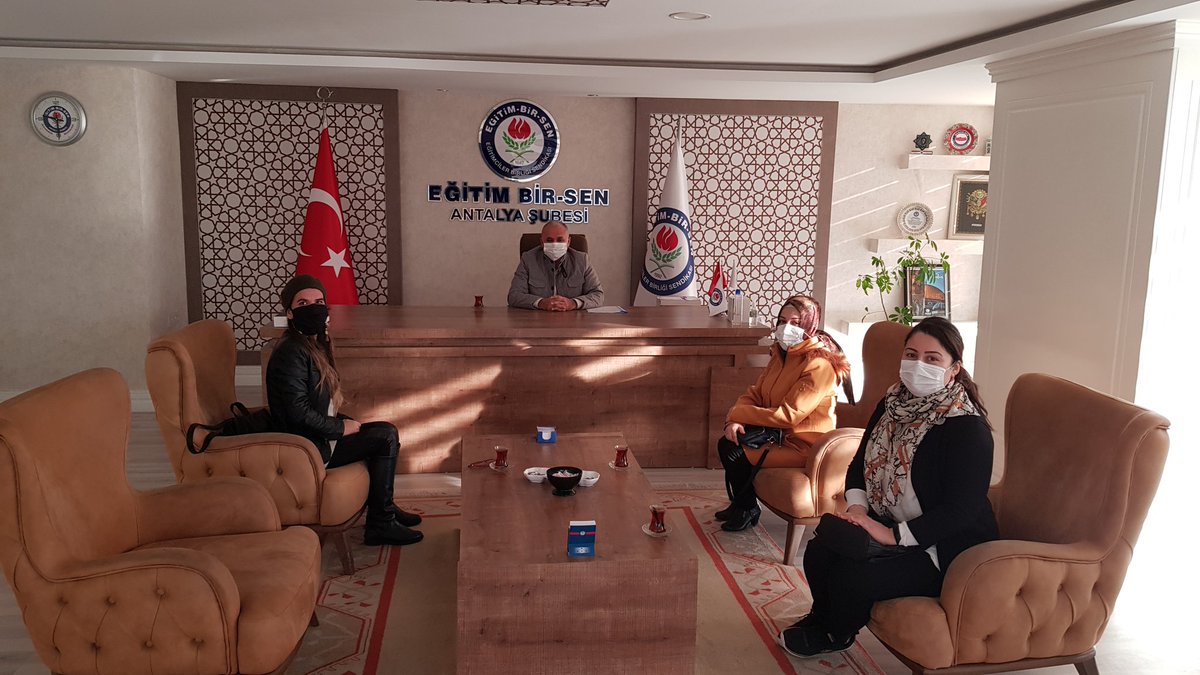 KADROLU İL İÇİ ÖZÜR GRUBU MAĞDURLARI öğretmenlerimizden Hatice Hilal Şahin, Bedriye Sedef Gür Demir ve Begüm Köse ziyaretimize geldiler. Sorunlarını görüştük. İliçiÖzrün GönlüKırgın <a href="/_aliyalcin_/">Ali YALÇIN</a> <a href="/meb/">Maria Elena Boschi</a> <a href="/hasanyyayla/">Hasan Yalçın Yayla</a> <a href="/ziyaselcuk/">Ziya Selçuk</a>