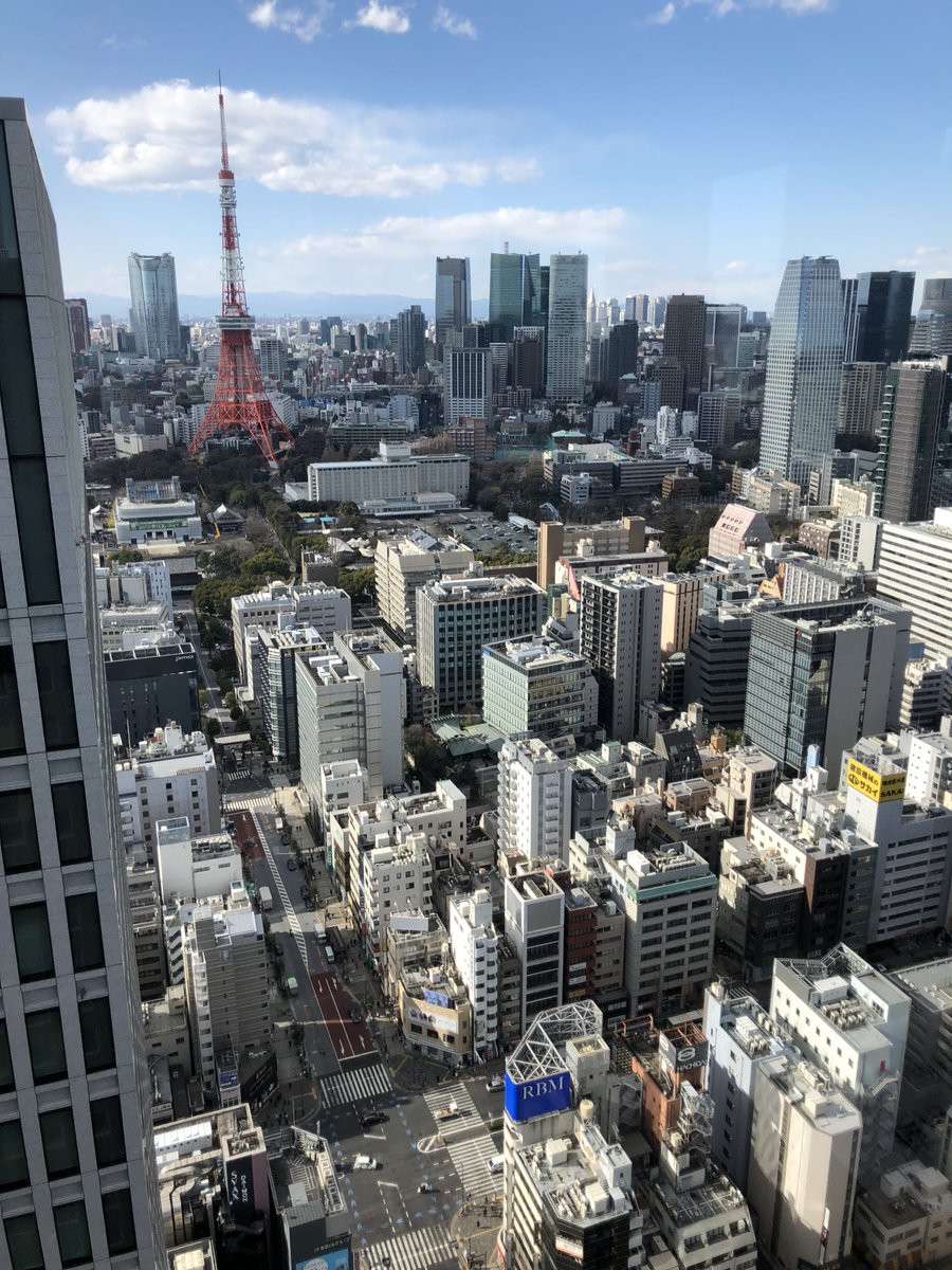 港区 産業 地域振興支援部 今日のシーサイドトップからの景色をお届けします 東京タワー方面には増上寺や六本木ヒルズ 汐留方面には東海道新幹線やゆりかもめ 遠くには東京スカイツリーも見えます 港区観光 シーサイドトップ 東京タワー方面