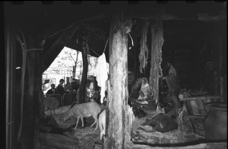 Me comenta una amiga, algo más mayor que yo , que el Belén de Almacenes Simeón era muy conocido. Encuentro algunas fotos de 1967 y 1968 en el archivo de Santos Yubero de  @PatrimonioCM