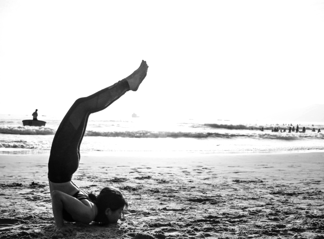 TinyGreenPlace's tweet photo. “Don't Fall in love, Rise in Love!” 
― Sri Sri Ravi Shankar

#Yoga ☀️ https://t.co/RFUsIM0vMI