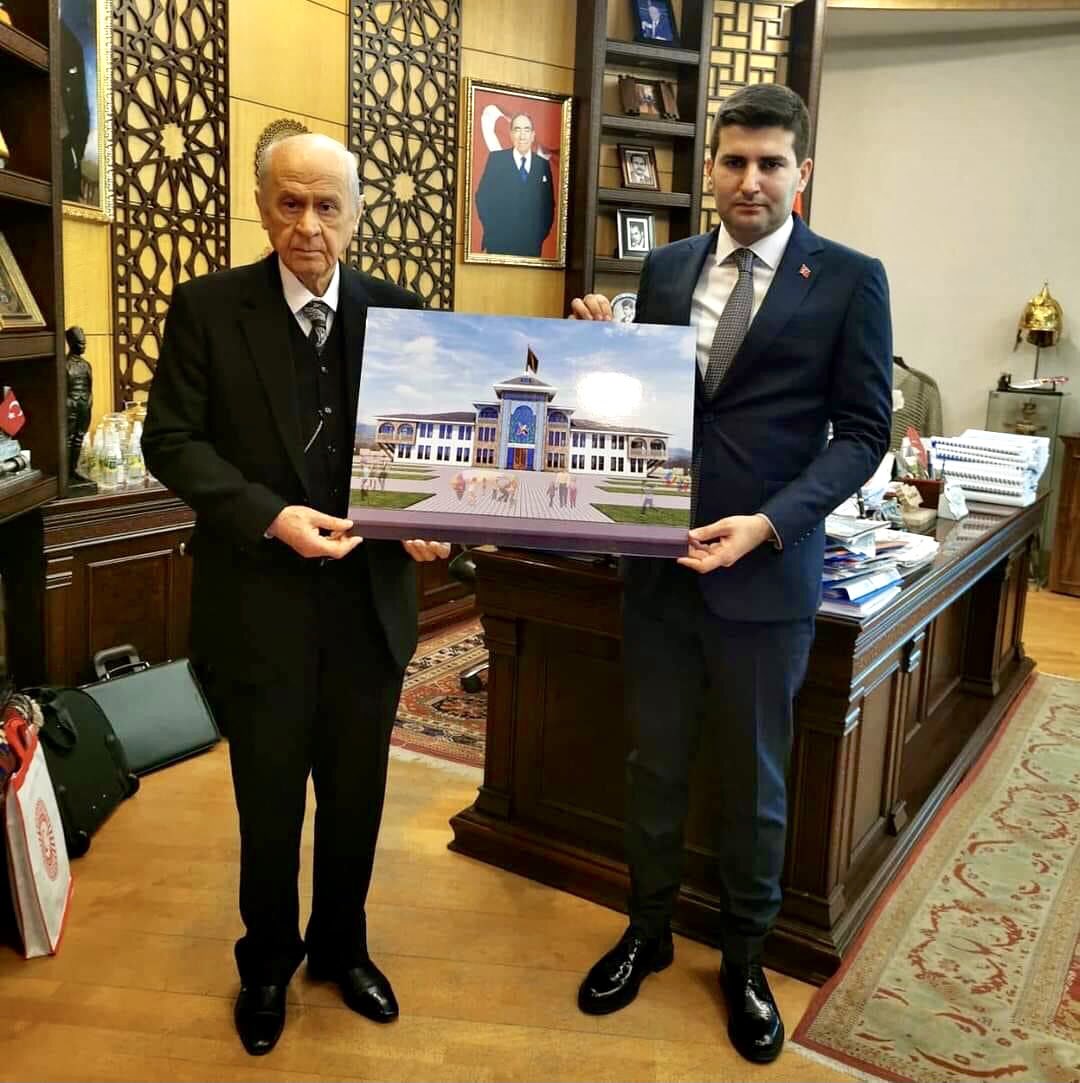 #ÜlküOcakları Genel Başkanımız <a href="/ayyildirim1/">Ahmet Yiğit Yıldırım</a>, Liderimiz Sn.Devlet Bahçeli’nin emir,talimat ve hayır dualarını alıp Şuşa'ya yola çıkmıştır.

Üzeyir Hacıbeyli Okulunda yetişecek kardeşlerimiz Türklük gurur ve şuurunu, İslam ahlak ve faziletini nesiller boyu aktaracaktır.🇹🇷🇦🇿