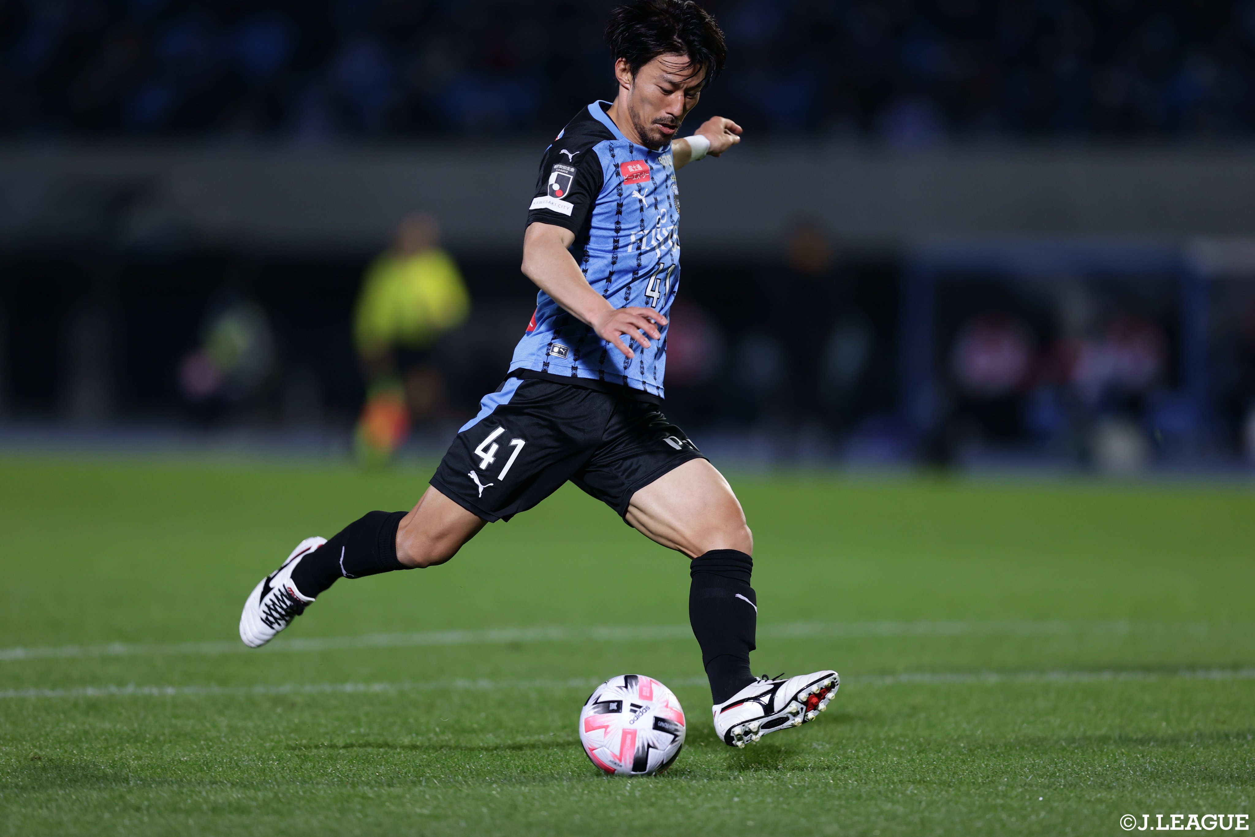 ｊリーグ 日本プロサッカーリーグ ファン サポーターの方にも 教えてほしいｊ 逆足や無理な体勢からのシュート みなさんはどのようなシュートが好きですか 引用ツイートかリプでコメントしてください ｊリーグ ｊリーグ