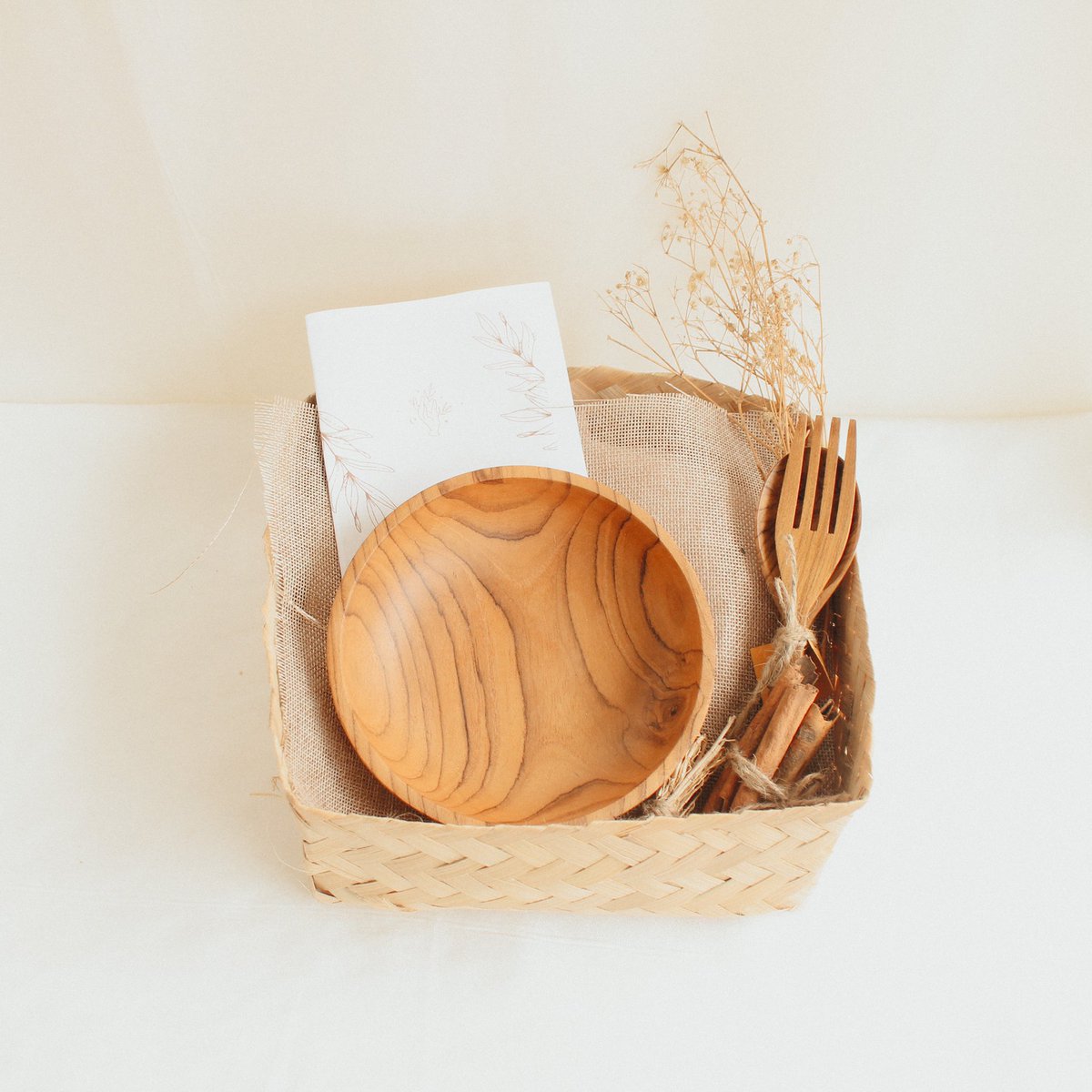 tritolshopmurah's tweet photo. Hampers Wedding Aeshtetic 

Cari kado nikah murah tapi estetik dan unik. Alat makan kayu ini bisa jadi pilihan, free kartu ucapan dan packing cantik. Model-modelnya juga lucu banget, ngeselin jadi pen beli. 

Harga : 30.000 - 200.000
link : https://t.co/ScXJXY7re3 https://t.co/NcEmfUzZRC