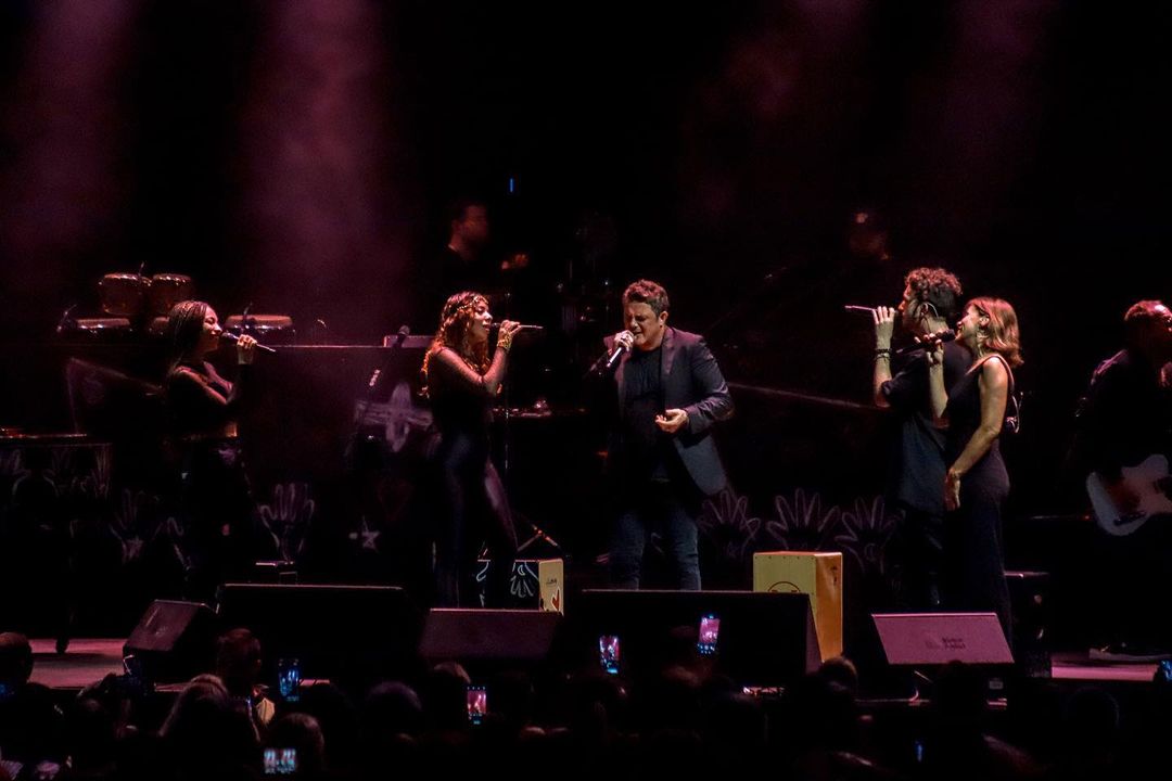 AQueNoMeSuenAS's tweet photo. #RecuerdosSanzeros #LaGira #AquenomeSueñas
#Repost febrero/2020 @g5pro
---
¡Que gran alegría nos dió ALEJANDRO SANZ esta noche! 🎶❤️ #LaGiraPy https://t.co/PNDSHxPlX9