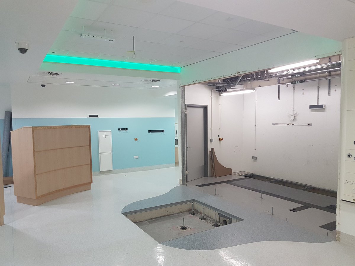 ChrisF31415927's tweet photo. 3 weeks ago the final linac from our 10 @Elekta linac replacement programme was removed. Room given a great makeover ready for brand new Linac 10 delivery tomorrow! @LeedsHospitals @OncologyLeedsTH @LTHMedPhysics https://t.co/0x7UPU9Kd8