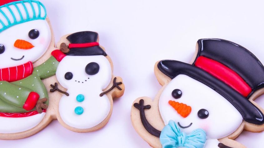 SatinIce's tweet photo. Fridayโs Call for fun in the snow!
Cookies by: @VanilleCouture
#satinice #madewithsatinice #lovesatinice #satinicefondant #satinicecookies #satinicewhite #whitefondant #snowman #snowmancookies #funinthesnow #fondant #winterfun #wintertime #snow #snowing #lovethesnow https://t.co/BOJs4U0ewc
