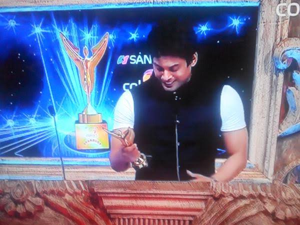 +Sidharth at star dust award #TimesManOfTheYearSidharth @sidharth_shukla  @Siddians  @SidShukla_1  @Sid_ShuklaFC @itsTeamSidharth