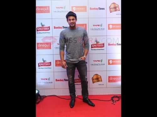 Sidharth at times food award 2017 #TimesManOfTheYearSidharth @sidharth_shukla  @Siddians  @SidShukla_1  @Sid_ShuklaFC @itsTeamSidharth