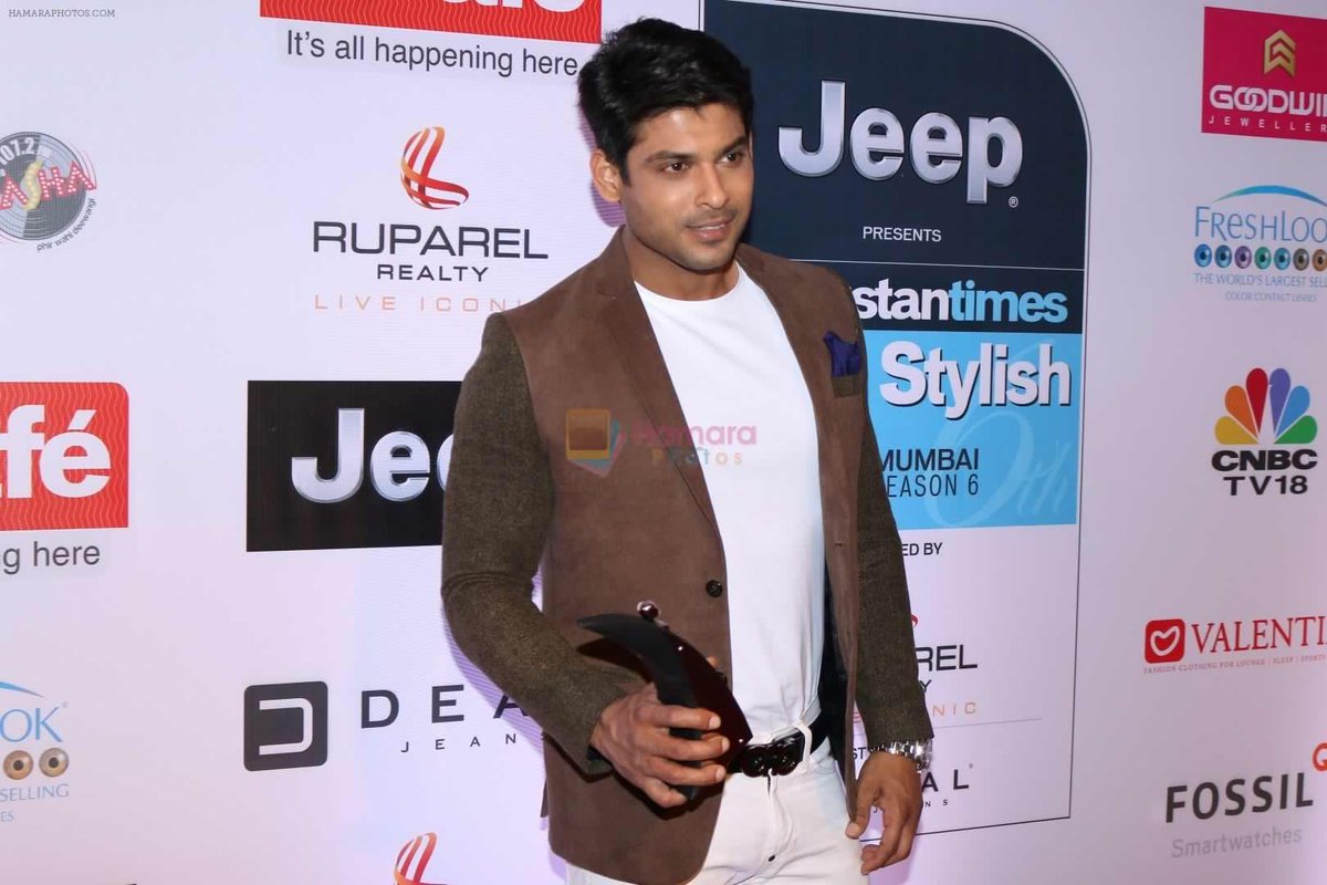 + Sidharth at ht most stylish award #TimesManOfTheYearSidharth @sidharth_shukla  @Siddians  @SidShukla_1  @Sid_ShuklaFC @itsTeamSidharth