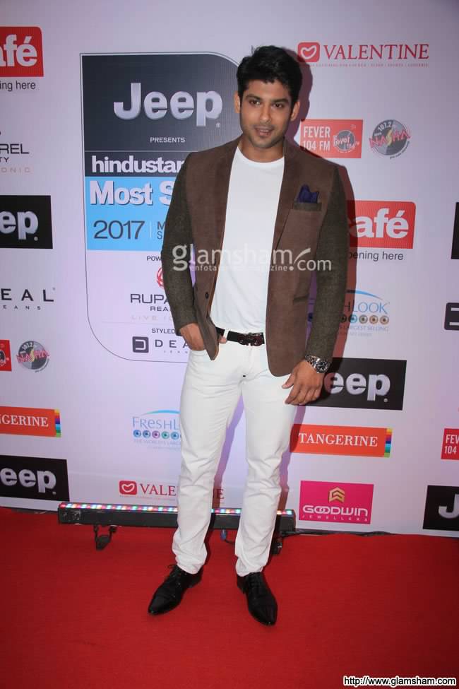 + Sidharth at ht most stylish award #TimesManOfTheYearSidharth @sidharth_shukla  @Siddians  @SidShukla_1  @Sid_ShuklaFC @itsTeamSidharth