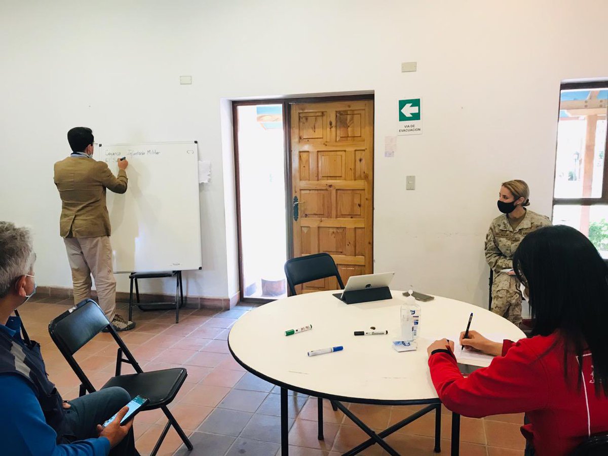 MuniSJdeMaipo's tweet image. AHORA|| Alcalde @alcaldepezoa se reúne en mesa técnica con @GobCordillera @Carabdechile @Ejercito_Chile para coordinar las labores de de infantería por los diferentes esteros de la comuna y sobrevuelo de drones de la @SubPrevDelito