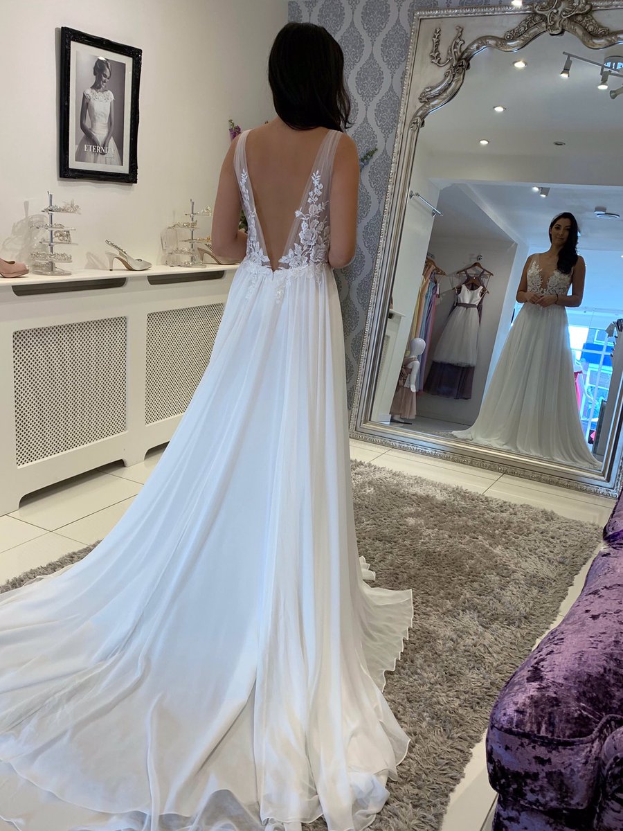 Brides to Be 💍 DM to book your appointment at Hotfrox for the most fun you’ll ever have trying on! 🥂
.
.
.
#lace #chiffondress #weddingdress #laceweddingdress  #wedding #weddingday #weddinghair #bridal #fiance #weddingblogger #instawedding #southport #merseyside #liverpool
