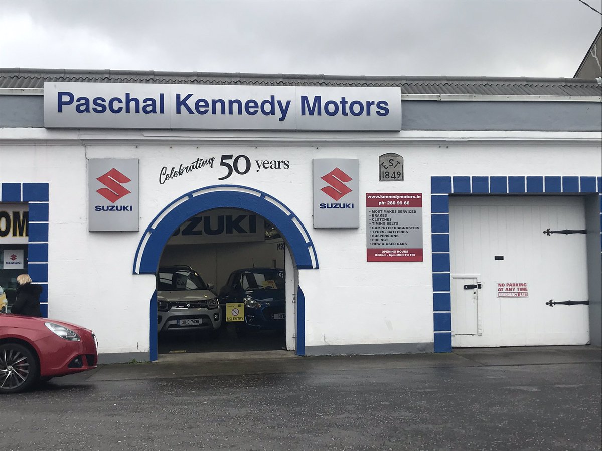 tim_carey1's tweet photo. Great example in Dun Laoghaire of adapting with the times. A car sales room that was once a blacksmiths - note the horse shoe arch - that first opened in 1849 and then in the 20th century turned to provide for another form of horse power. https://t.co/SqtEqBIYlE