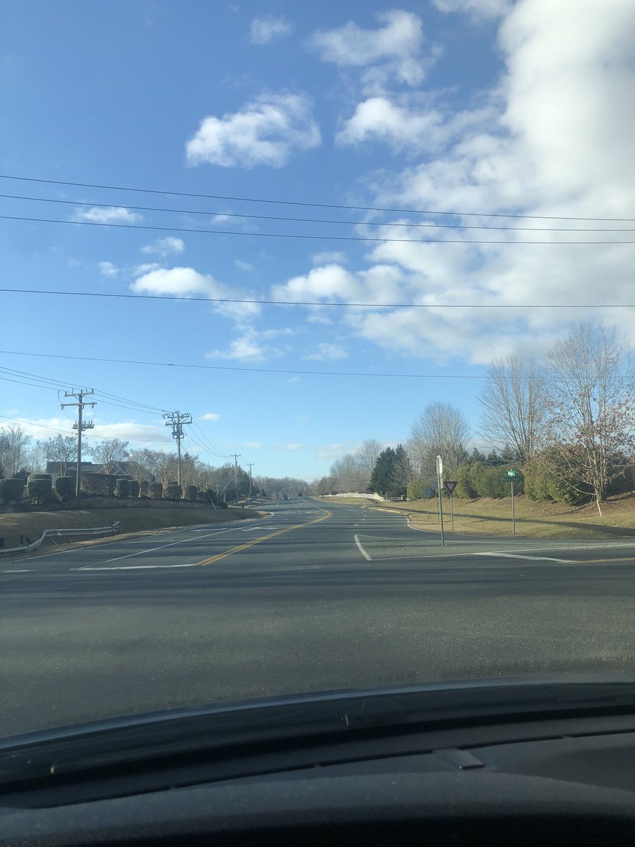 ms_andreamarra's tweet photo. Beautiful morning for the cupcake express! Leadership students are you awake?? #lastdayofthesemester 💙🧁🧡 https://t.co/6O5L07VT8O