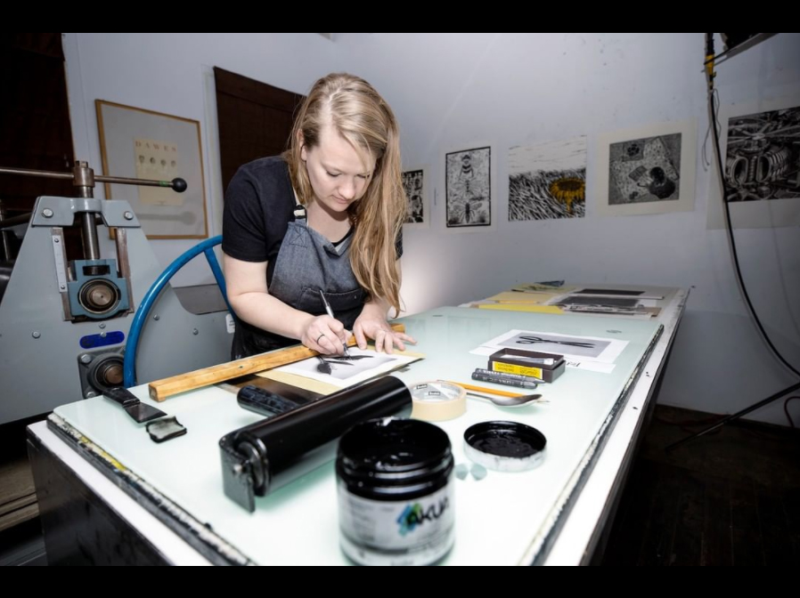 The MSVU Art Gallery is hosting a workshop for the MSVU community facilitated by #NSCADalum and instructor Charley Young (BFA 2008). Participants will learn two printmaking techniques, frottage and monotype, to make a one-of-a-kind printed image. msvuart.ca/about/news/
#IamNSCAD