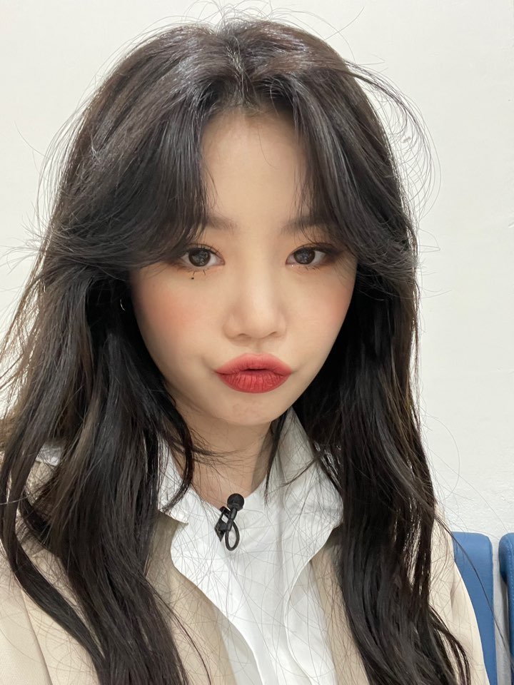 idleview's tweet photo. [UCUBE #SOOJIN] 🤗

#GIDLE @G_I_DLE https://t.co/VYCPF2p8XE