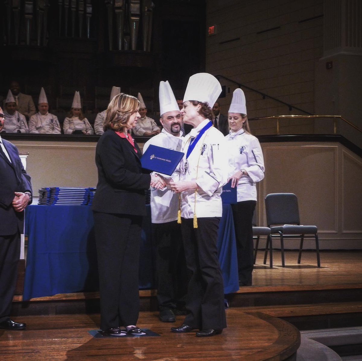 lifeatthetable's tweet image. Ten years! It’s been a full decade since I graduated valedictorian from Le Cordon Blue Institute in Dallas. What a wild ride. Remember to chase your dream - it’s not easy, but it’s worth it!
#lifeatthetable #chef #dallas #whatsfordinner #dreams #dream